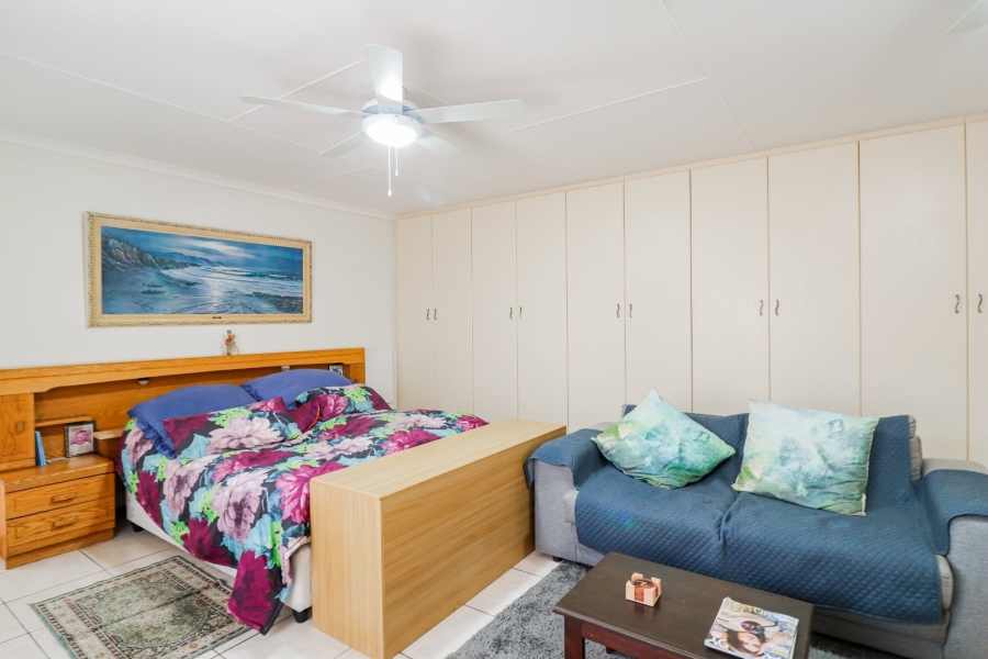 4 Bedroom Property for Sale in Fraaiuitsig Western Cape